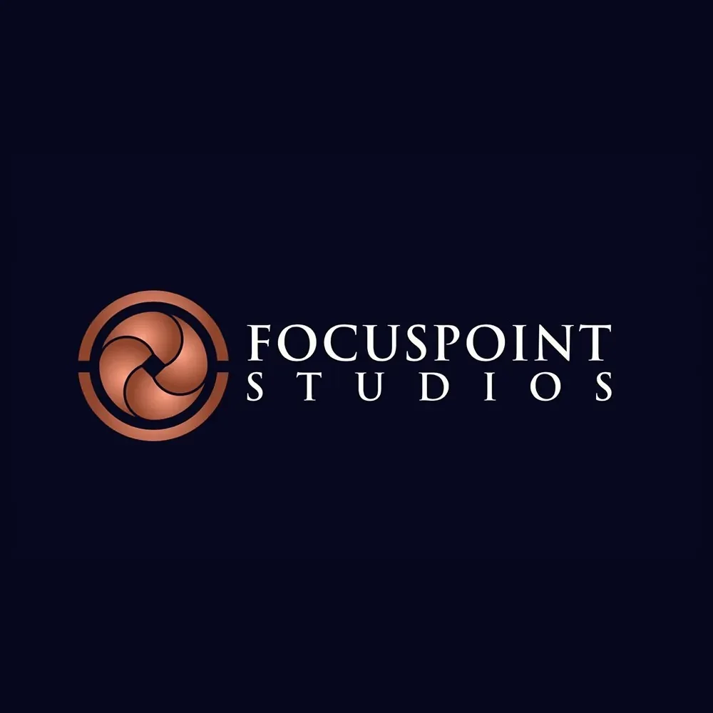Versión principal del logotipo FocusPoint Studios.