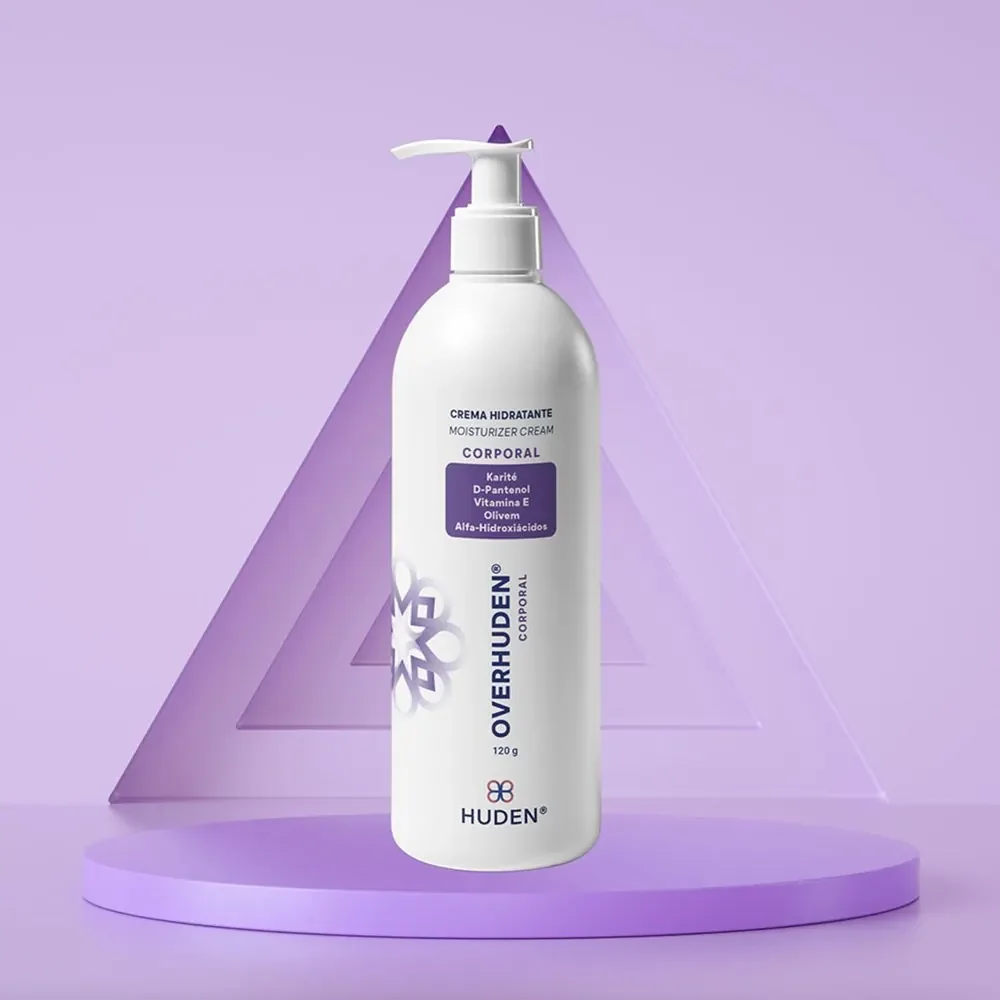 Envase dermocosmético sobre el territorio violeta.